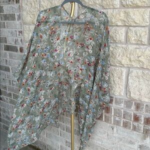 Essue Floral Green Kimono Spring Summer Beach Topper Coverup